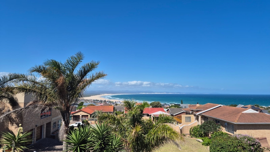 To Let 4 Bedroom Property for Rent in Wavecrest Eastern Cape